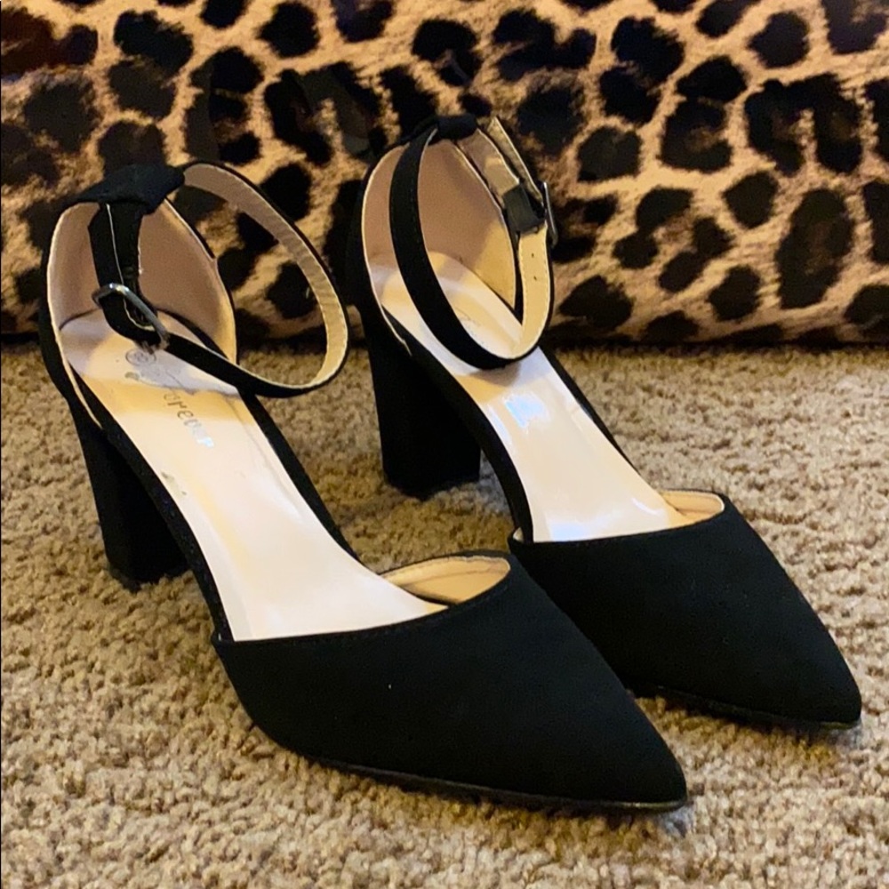 Black dress shoes